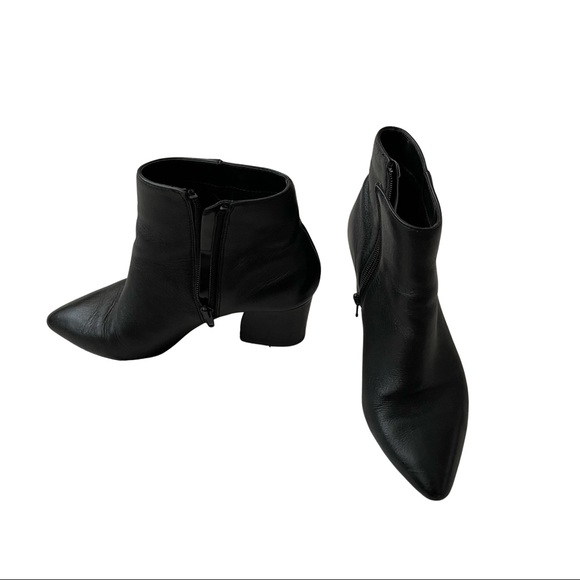 Pointed toe booties - Picture 2 of 4